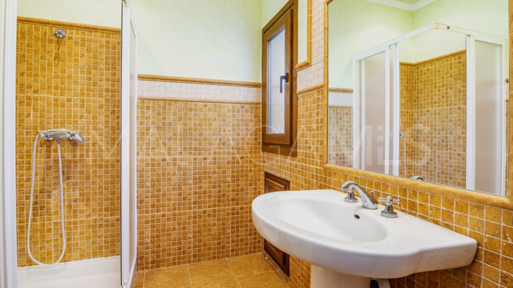 For sale 4 bedrooms chalet in New Golden Mile