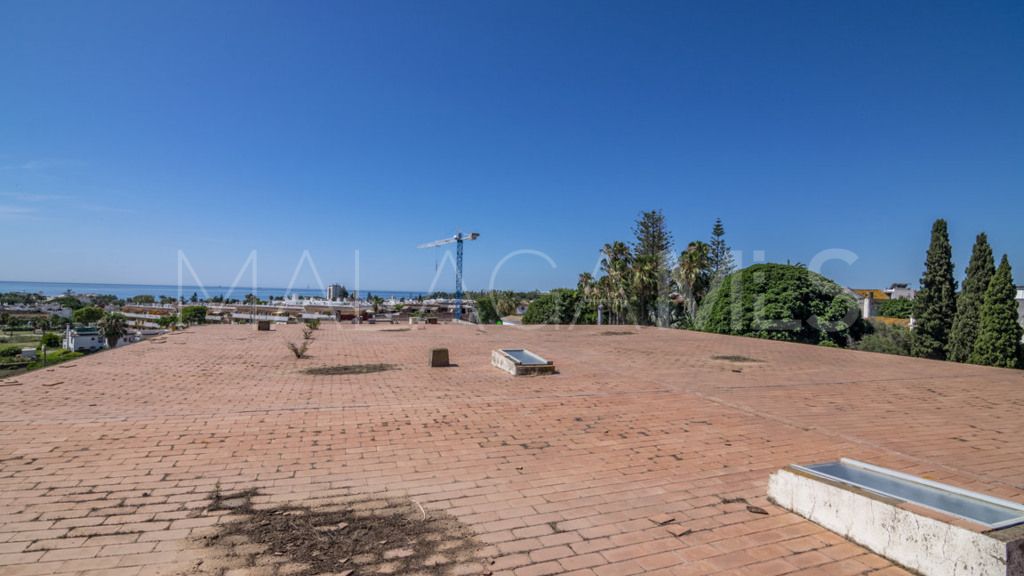 Building for sale in Cancelada