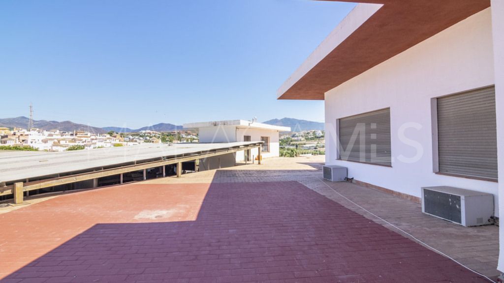 Building for sale in Cancelada