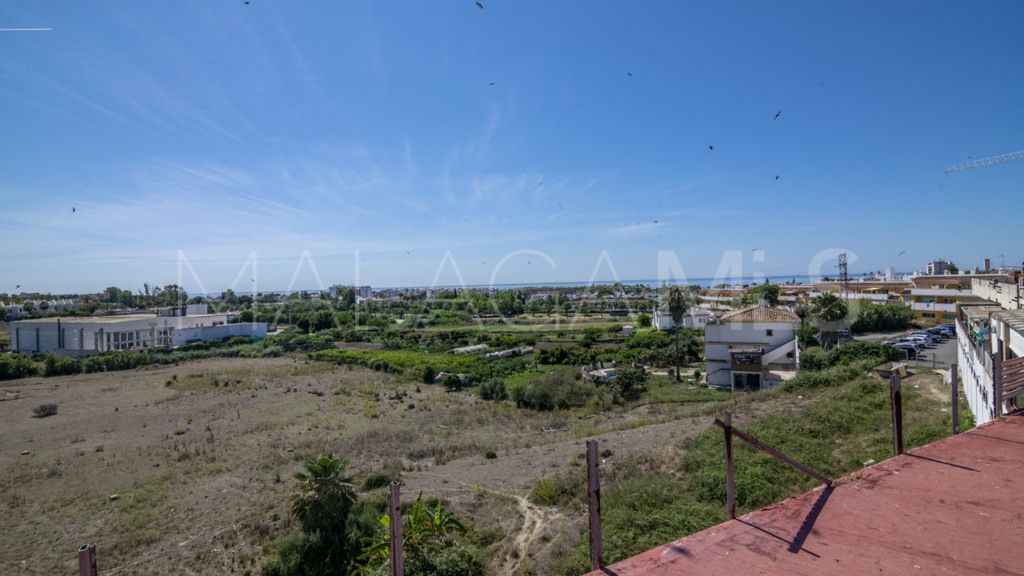 Building for sale in Cancelada
