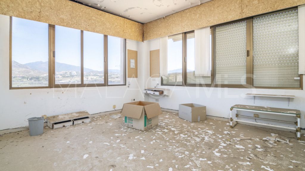 Building for sale in Cancelada