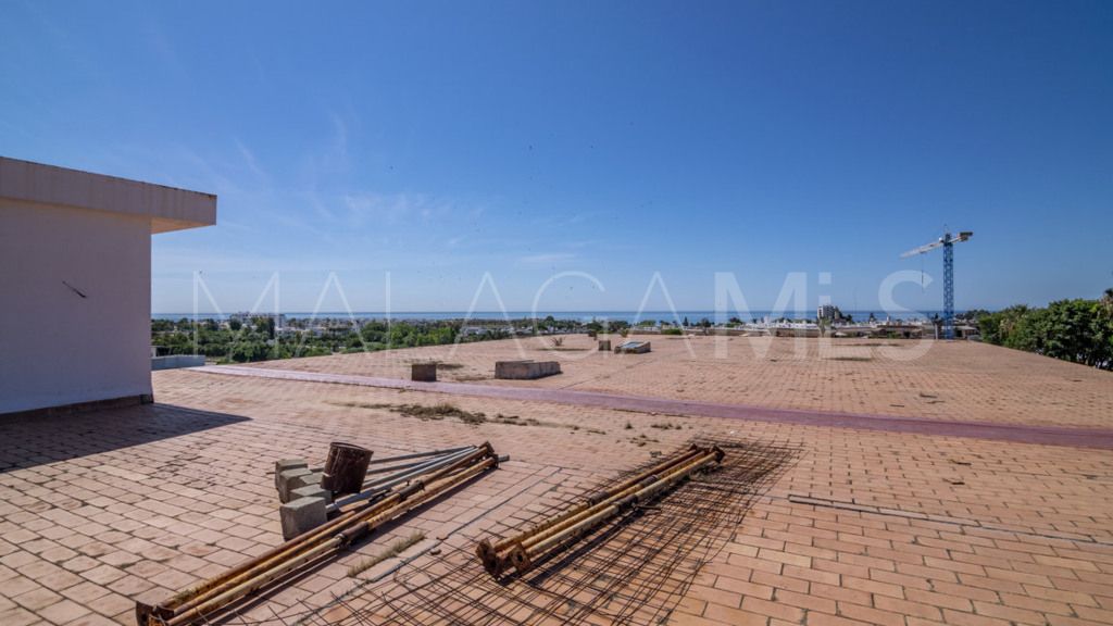 Building for sale in Cancelada