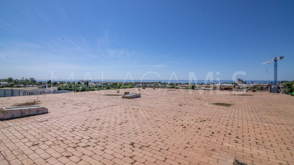 Building for sale in Cancelada