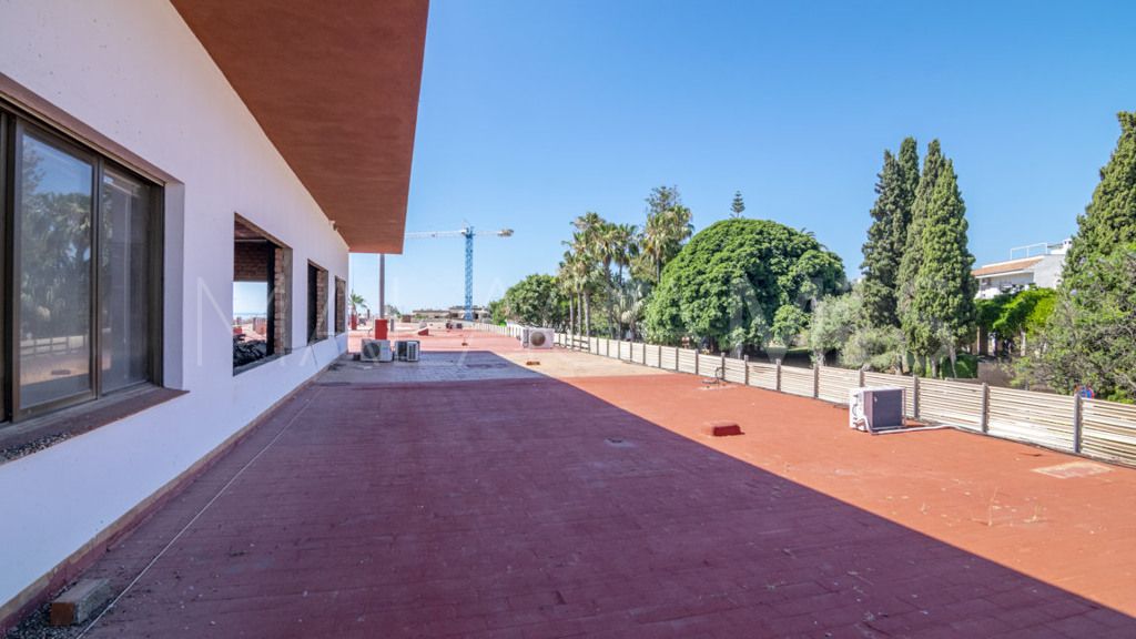 Building for sale in Cancelada