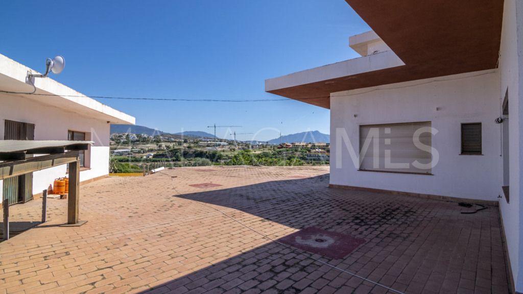 Building for sale in Cancelada