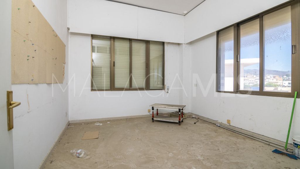 Building for sale in Cancelada