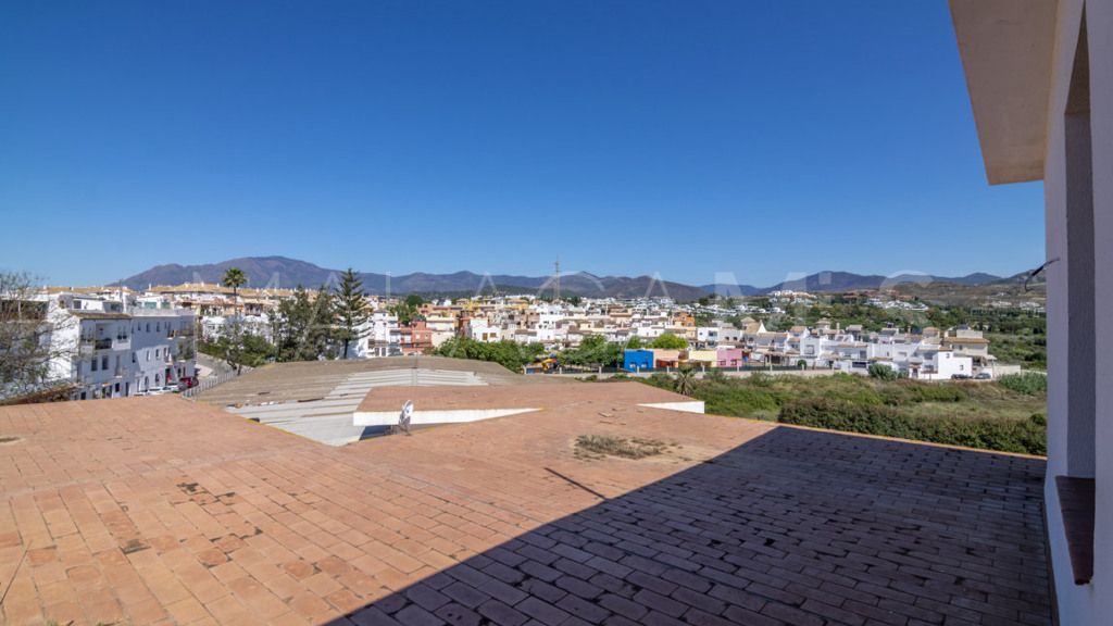 Building for sale in Cancelada
