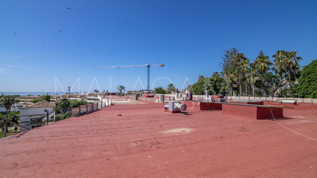 Building for sale in Cancelada