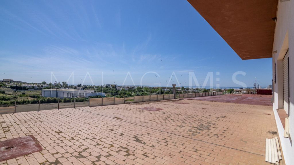 Building for sale in Cancelada