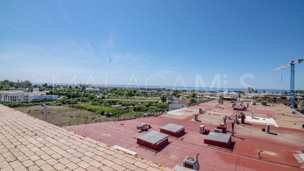 Building for sale in Cancelada