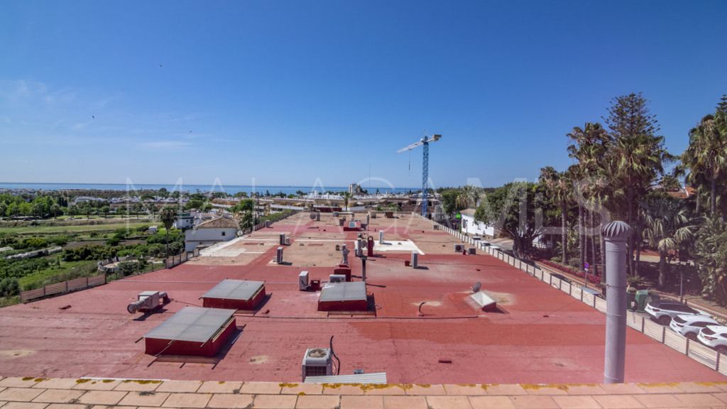 Building for sale in Cancelada