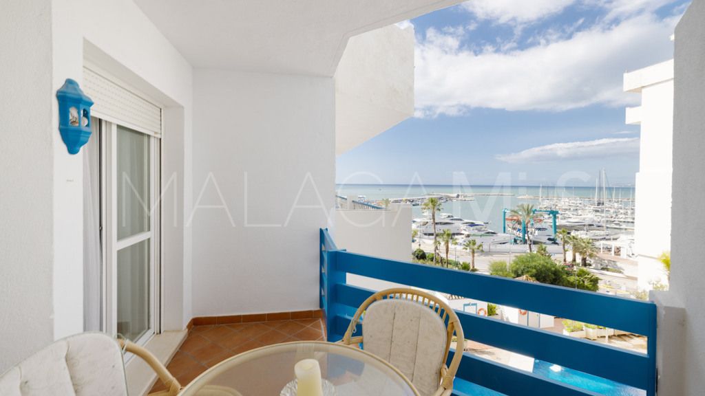 Lägenhet for sale in Estepona Puerto