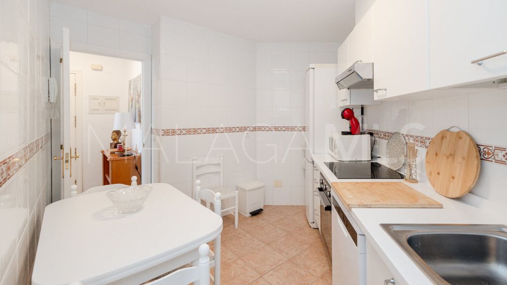 Lägenhet for sale in Estepona Puerto