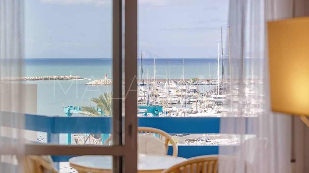 Lägenhet for sale in Estepona Puerto
