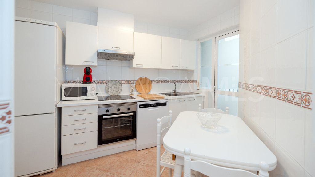 Lägenhet for sale in Estepona Puerto