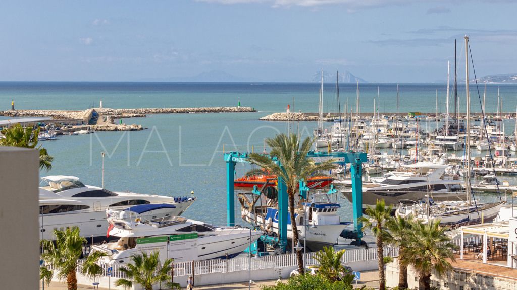 Lägenhet for sale in Estepona Puerto