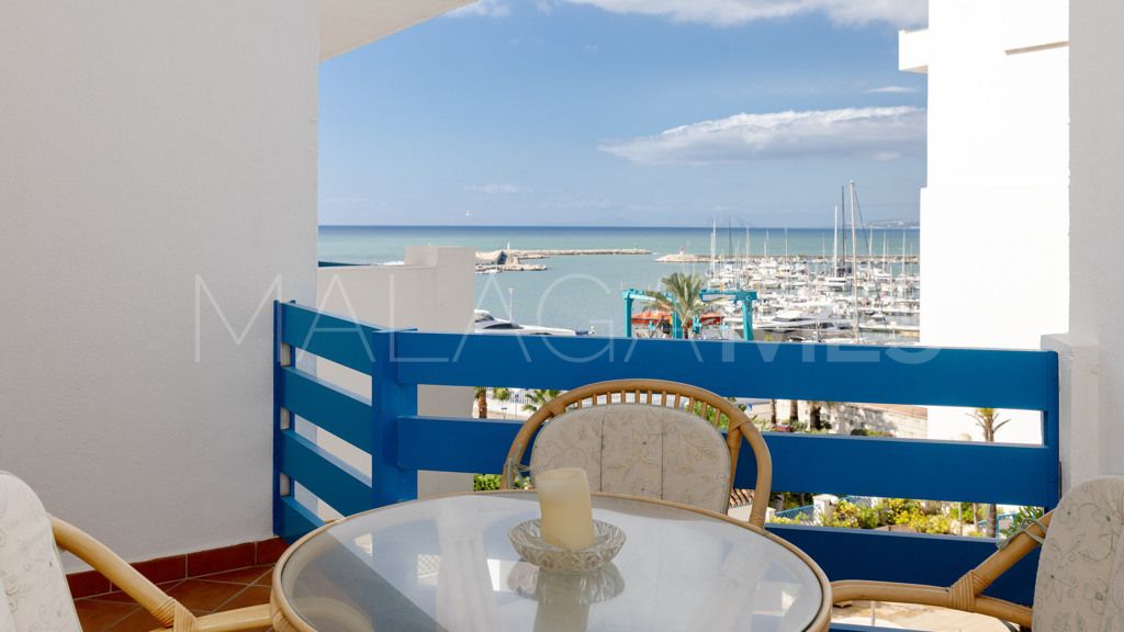 Lägenhet for sale in Estepona Puerto