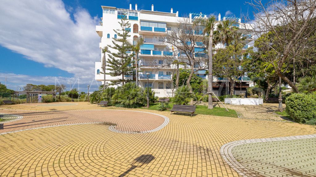Lägenhet for sale in Estepona Puerto