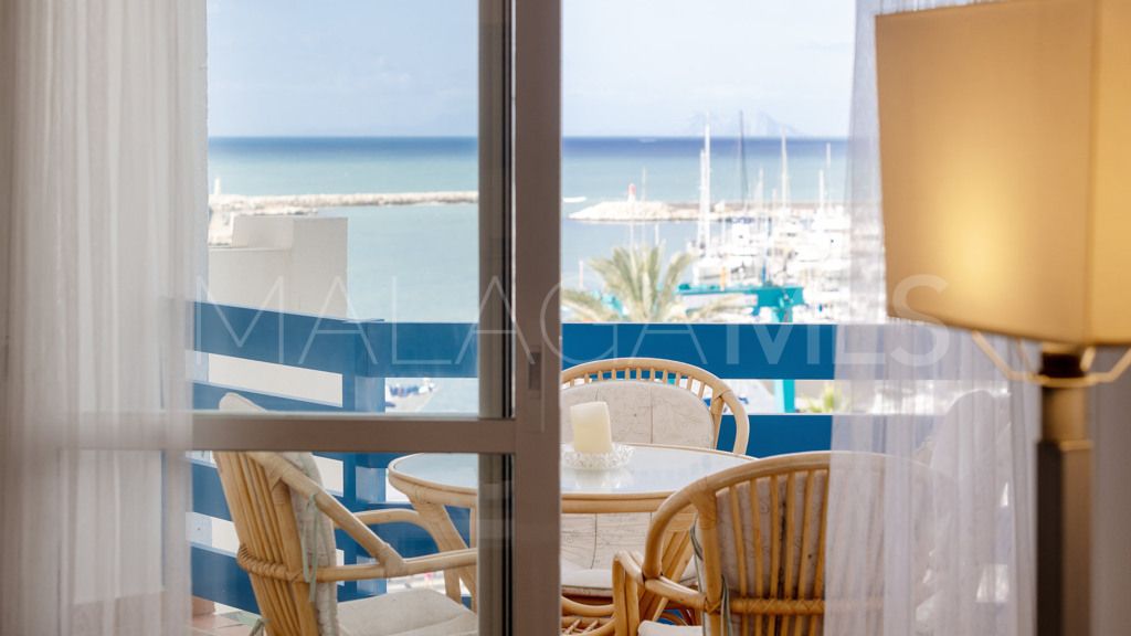 Lägenhet for sale in Estepona Puerto