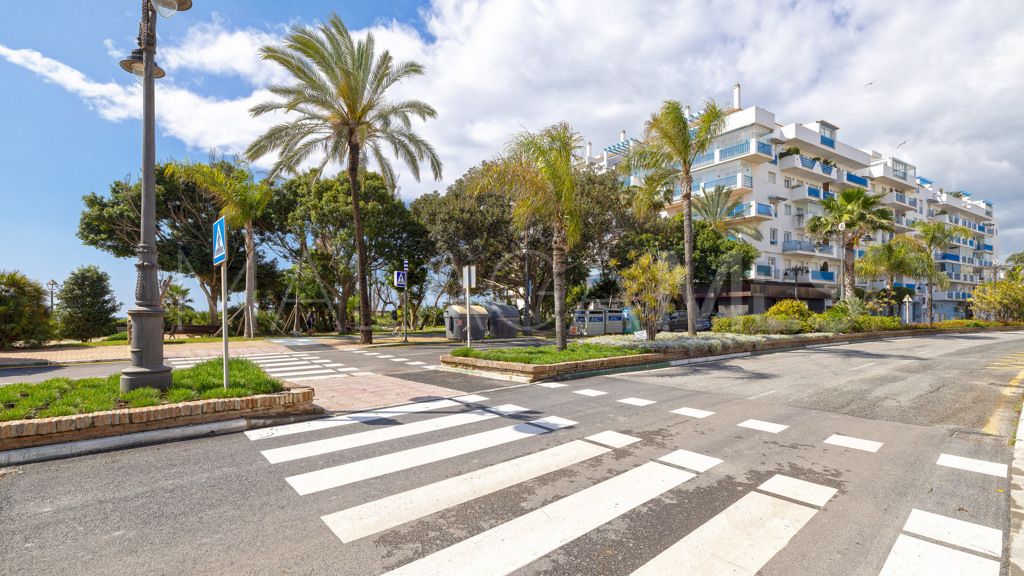 Lägenhet for sale in Estepona Puerto