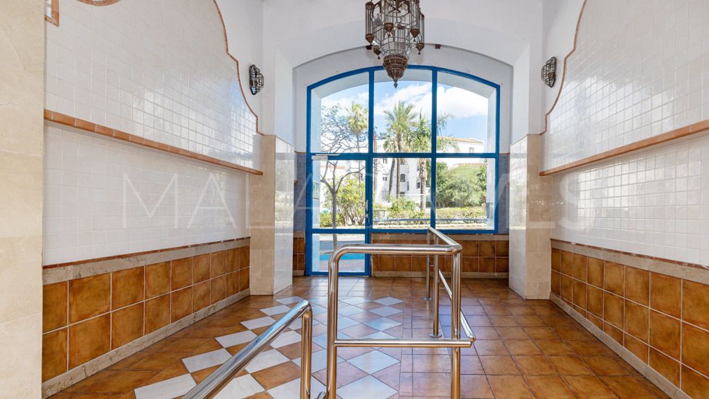 Lägenhet for sale in Estepona Puerto