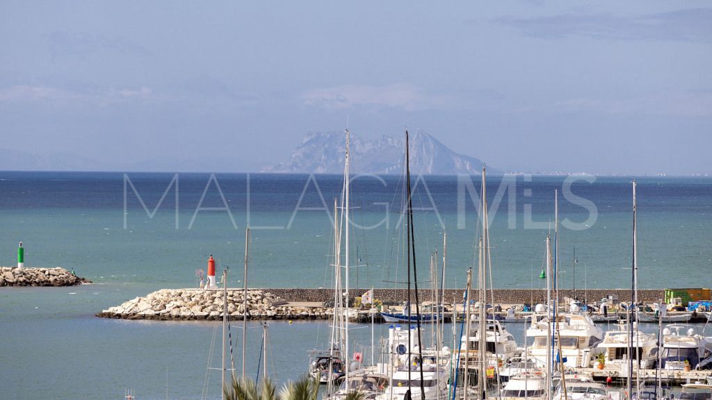 Lägenhet for sale in Estepona Puerto