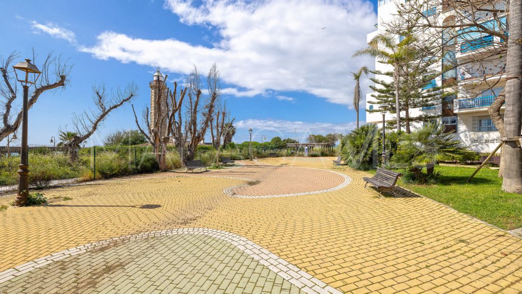 Lägenhet for sale in Estepona Puerto