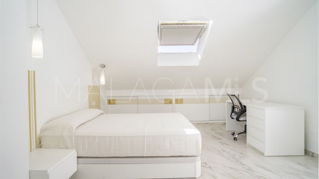 Chalet for sale in Estepona