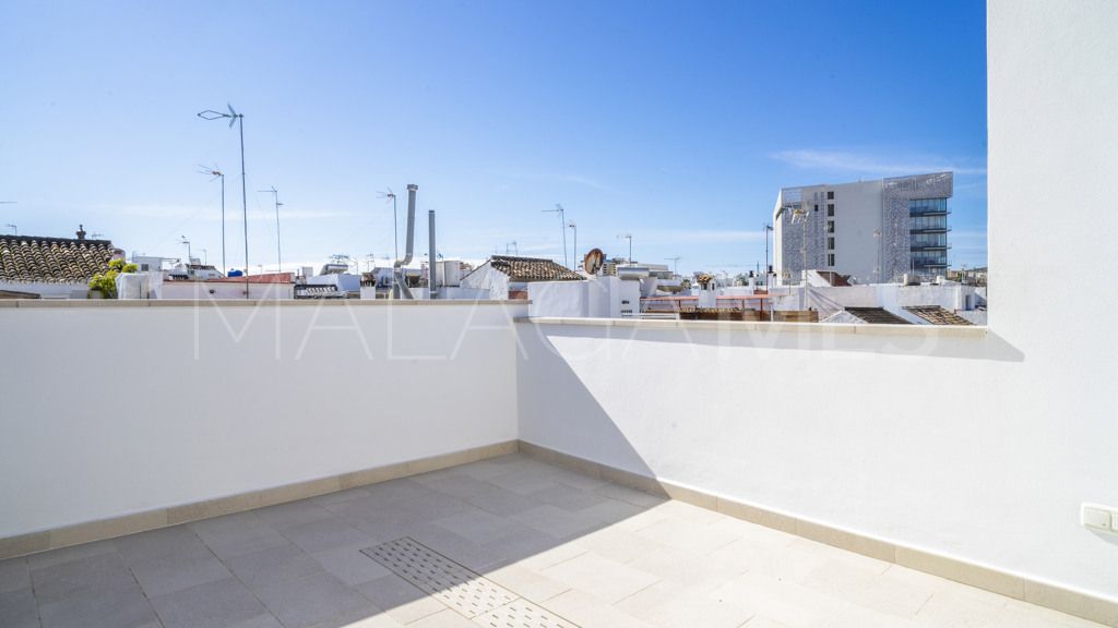 Chalet for sale in Estepona