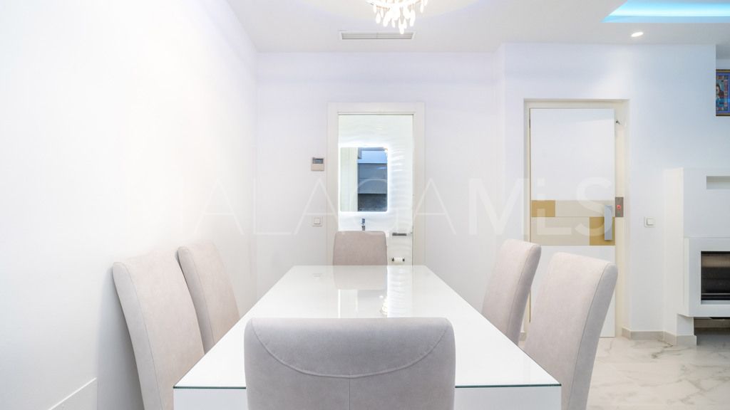 Chalet for sale in Estepona