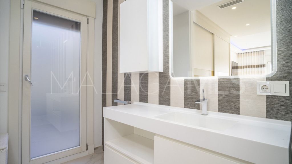 Chalet for sale in Estepona