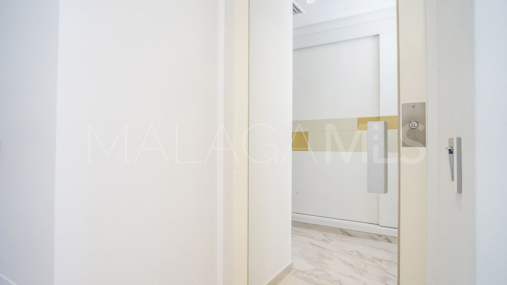 Chalet for sale in Estepona