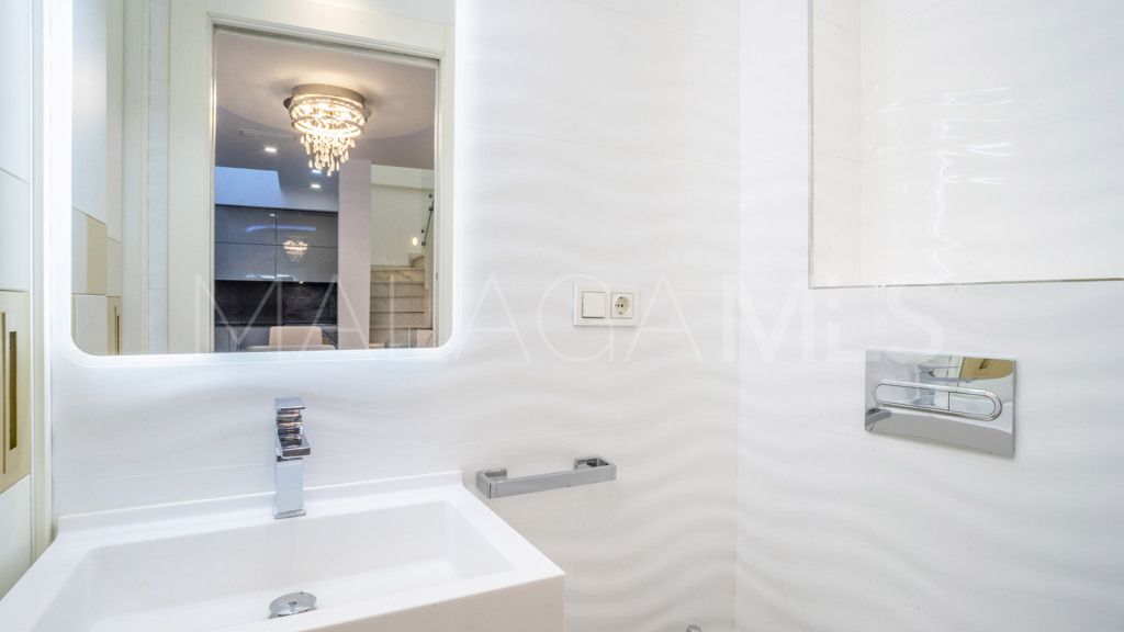 Chalet for sale in Estepona
