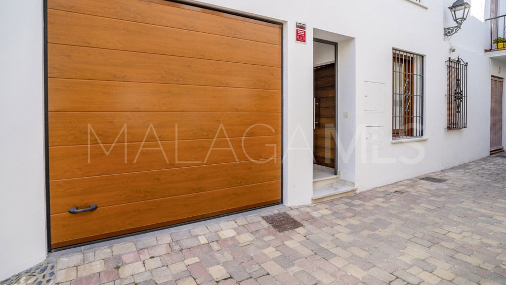 Chalet for sale in Estepona