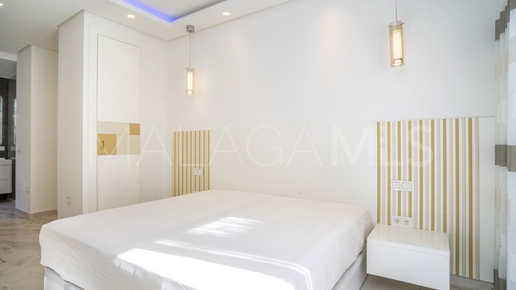Chalet for sale in Estepona