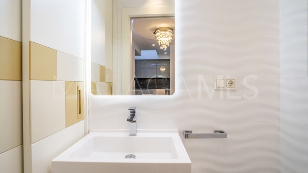 Chalet for sale in Estepona