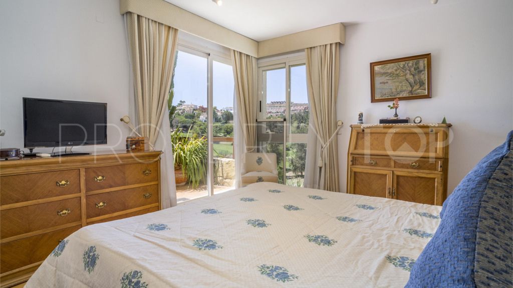 For sale 5 bedrooms chalet in Benahavis