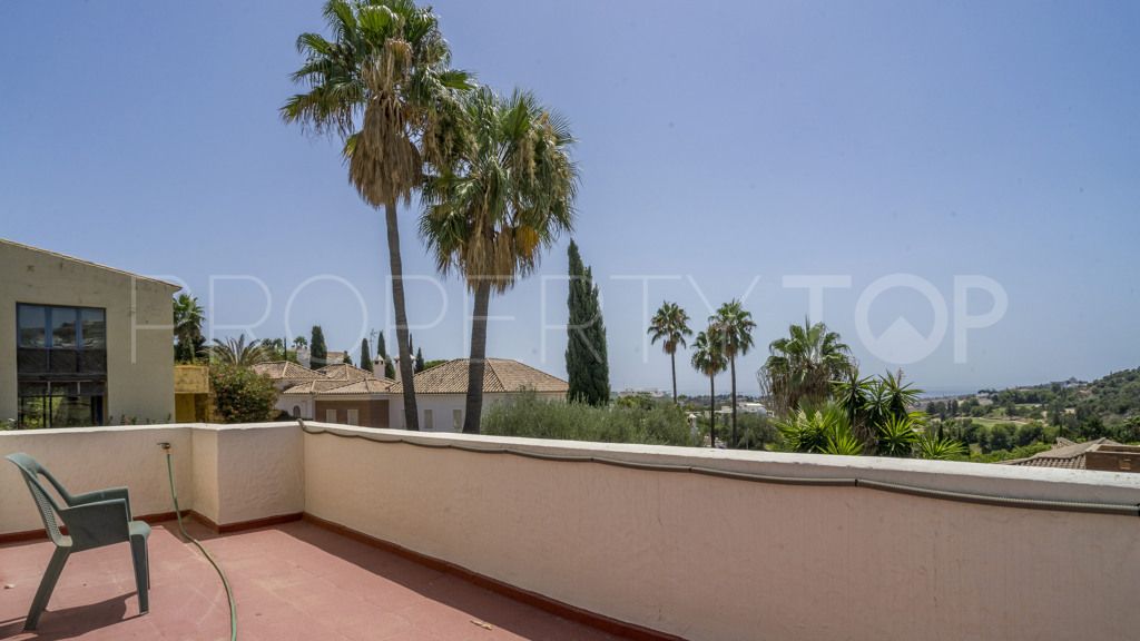 For sale 5 bedrooms chalet in Benahavis