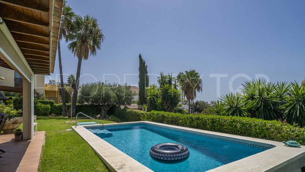 For sale 5 bedrooms chalet in Benahavis