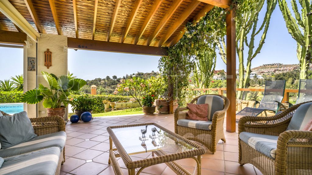 For sale 5 bedrooms chalet in Benahavis