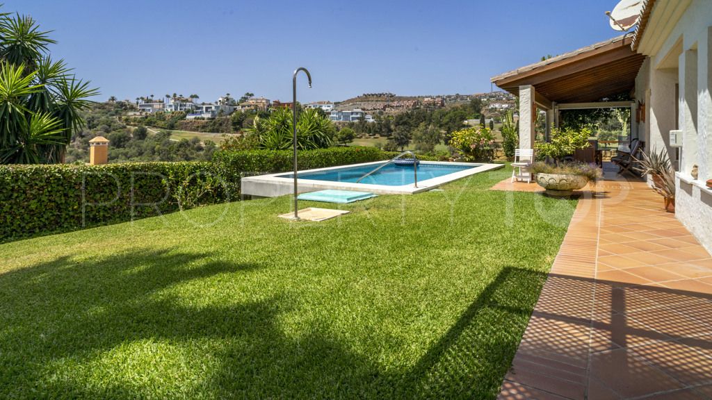 For sale 5 bedrooms chalet in Benahavis