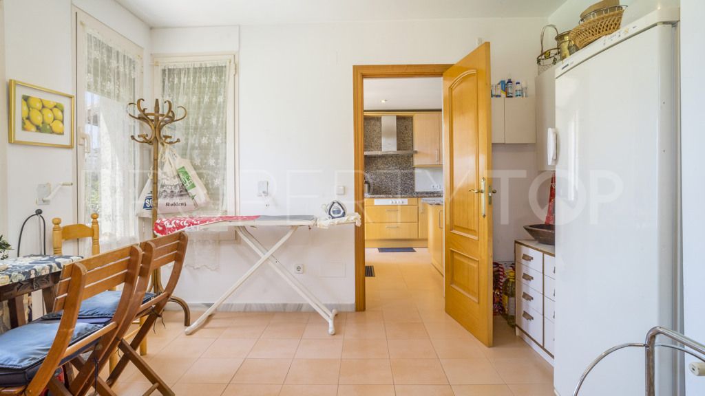 For sale 5 bedrooms chalet in Benahavis