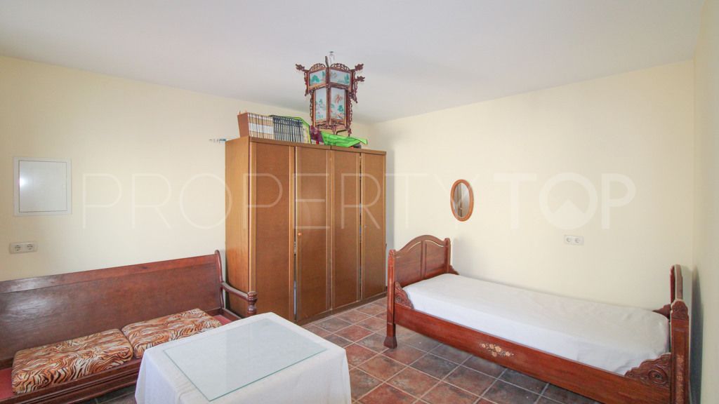 Estepona, chalet a la venta de 6 dormitorios