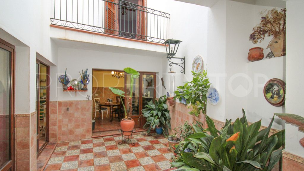 Estepona, chalet a la venta de 6 dormitorios