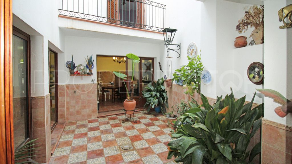 Estepona, chalet a la venta de 6 dormitorios