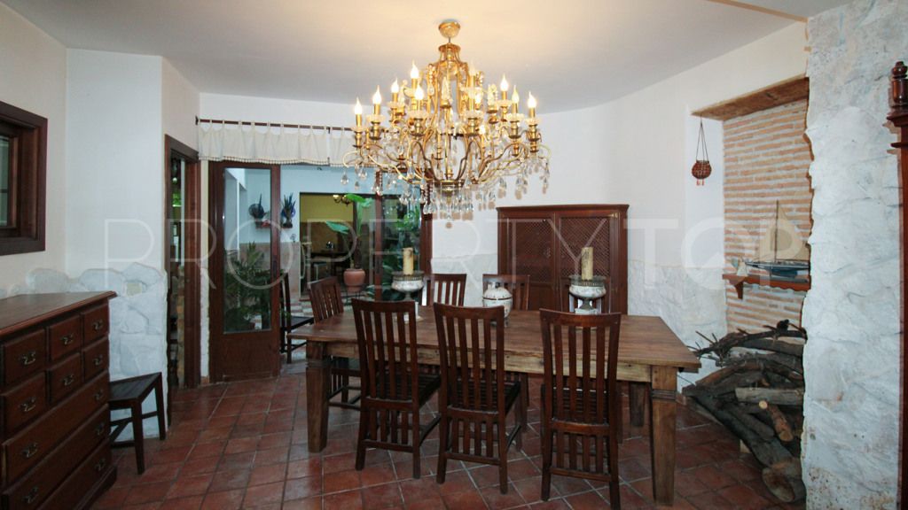 Estepona, chalet a la venta de 6 dormitorios