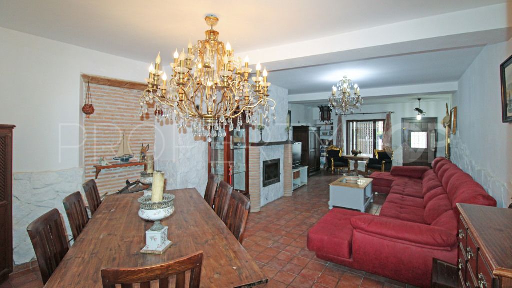 Estepona, chalet a la venta de 6 dormitorios