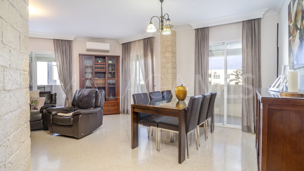 4 bedrooms apartment in Estepona Puerto for sale