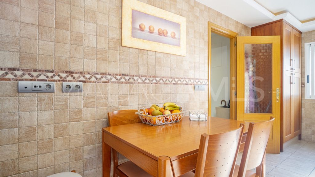4 bedrooms apartment in Estepona Puerto for sale