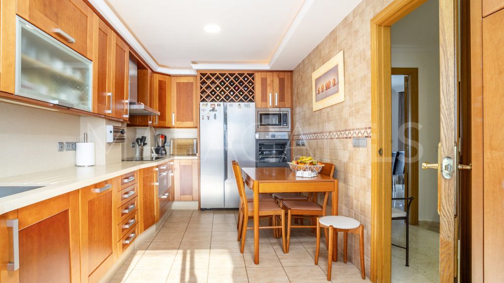 4 bedrooms apartment in Estepona Puerto for sale